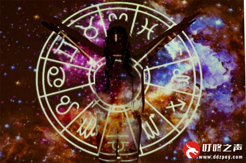 十二星座男的甜蜜小套路(超准十二星座男暗恋你)